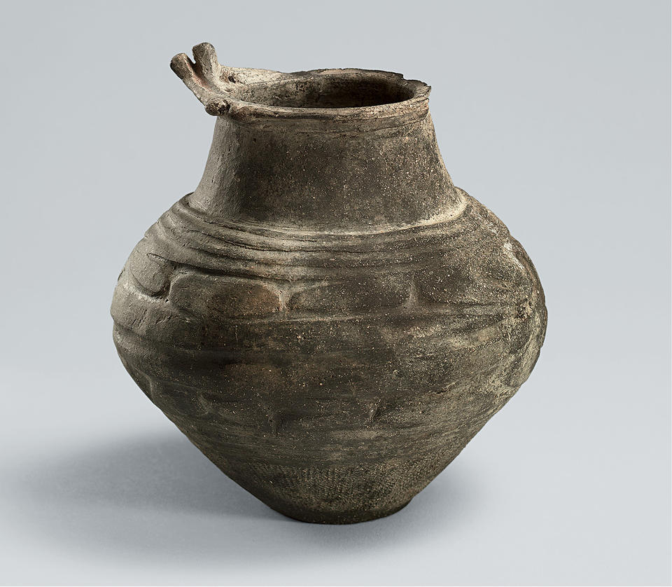 Jar with broken rim