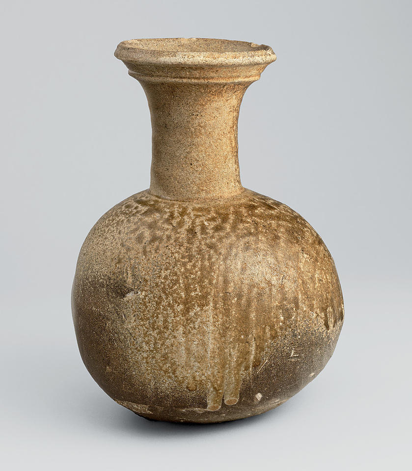Recumbent vessel (yokobe, 横瓶) with long neck