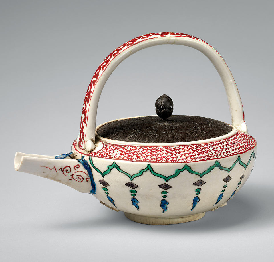 Sake ewer with abstract design