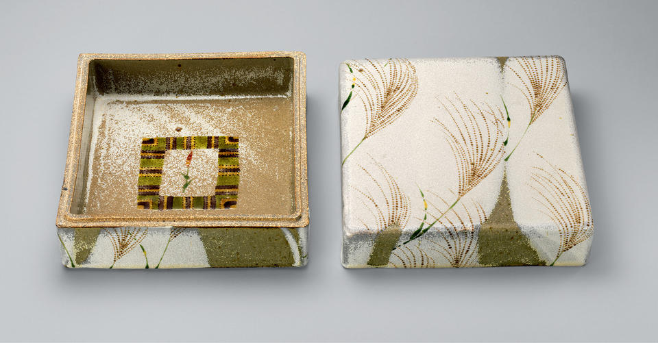 Box with pampas grass