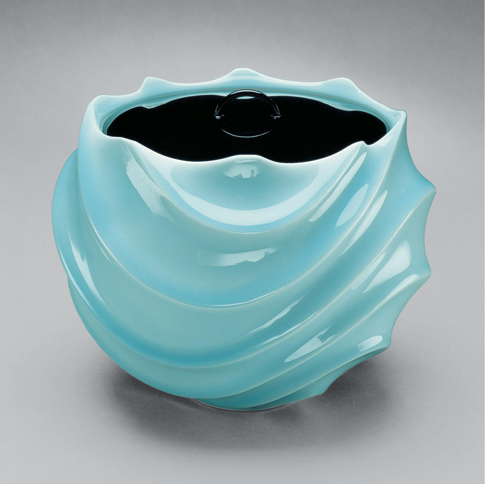 Freshwater jar (mizusashi, 水差) with lid