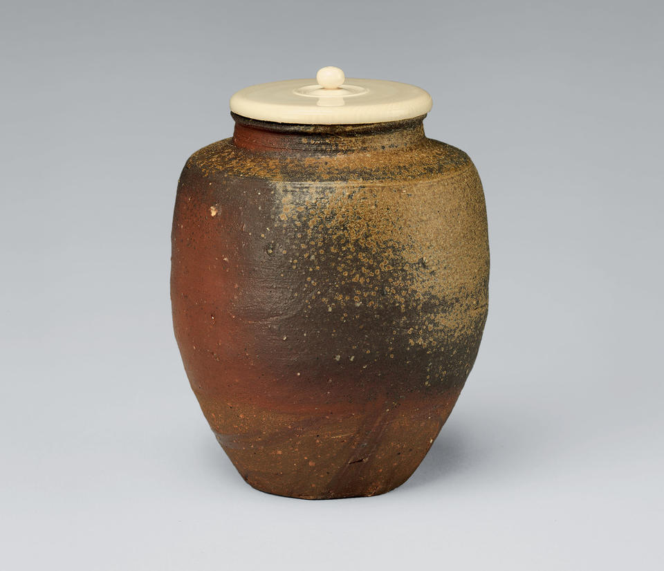 Tea caddy (chaire, 茶入れ)
