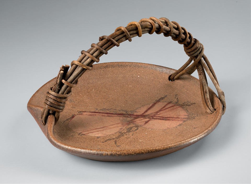Plate with handle