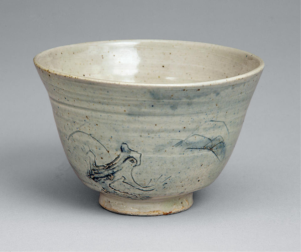 Tea bowl with frog