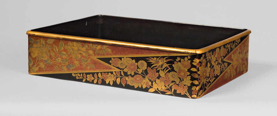 Inner tray (kakego, 懸子) with peonies and autumn plants