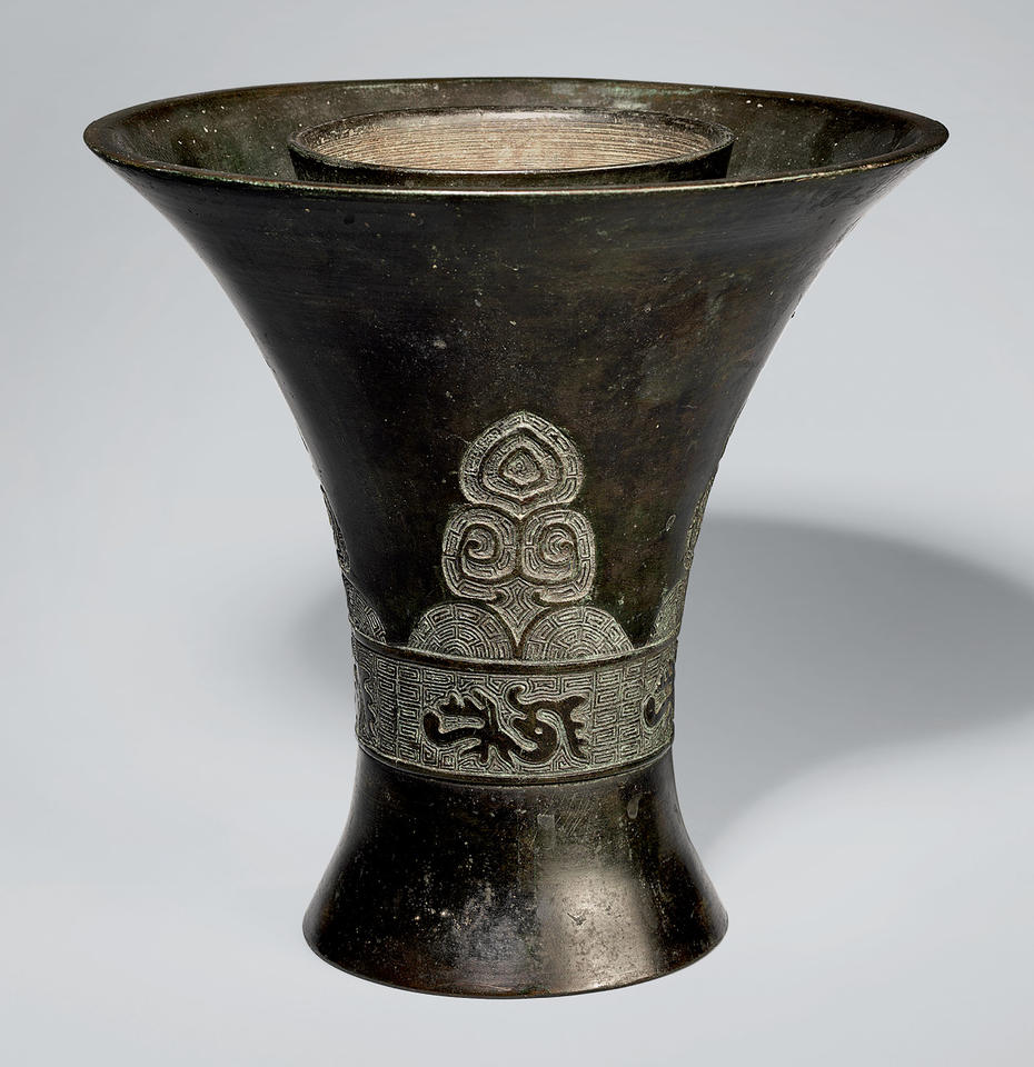Flaring flower vase