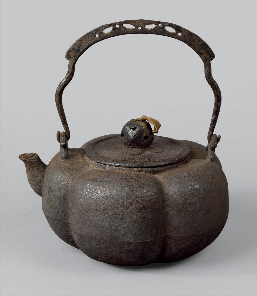 Five-lobed kettle