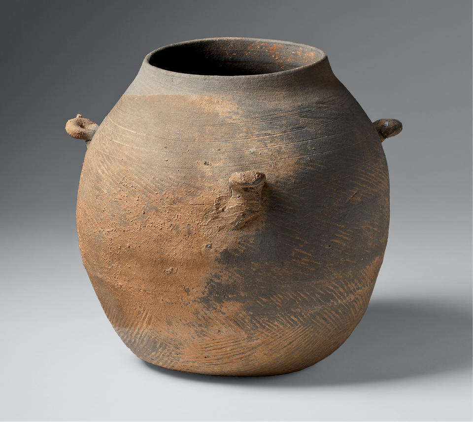 Jar with three knobs