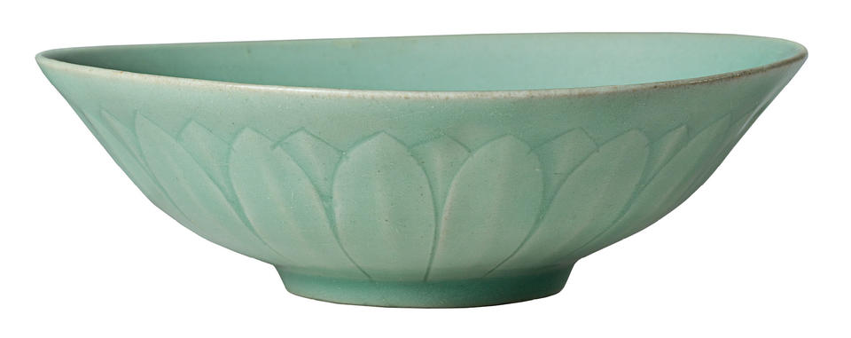 Bowl with lotus petals