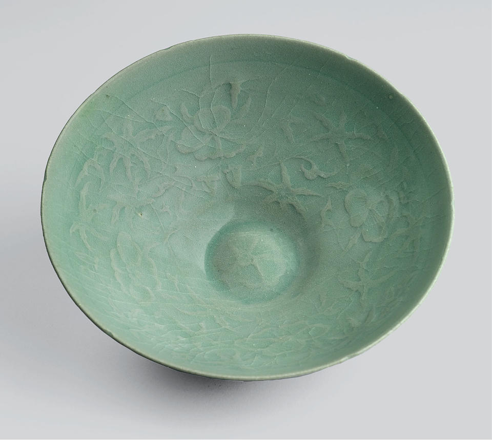 Bowl with floral design