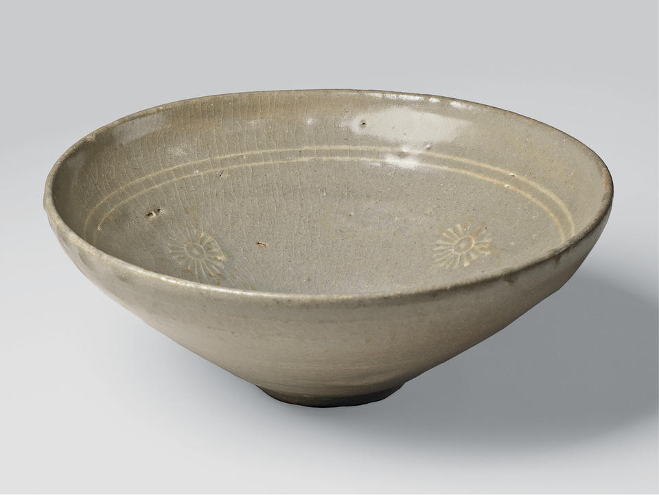 Bowl with chrysanthemums
