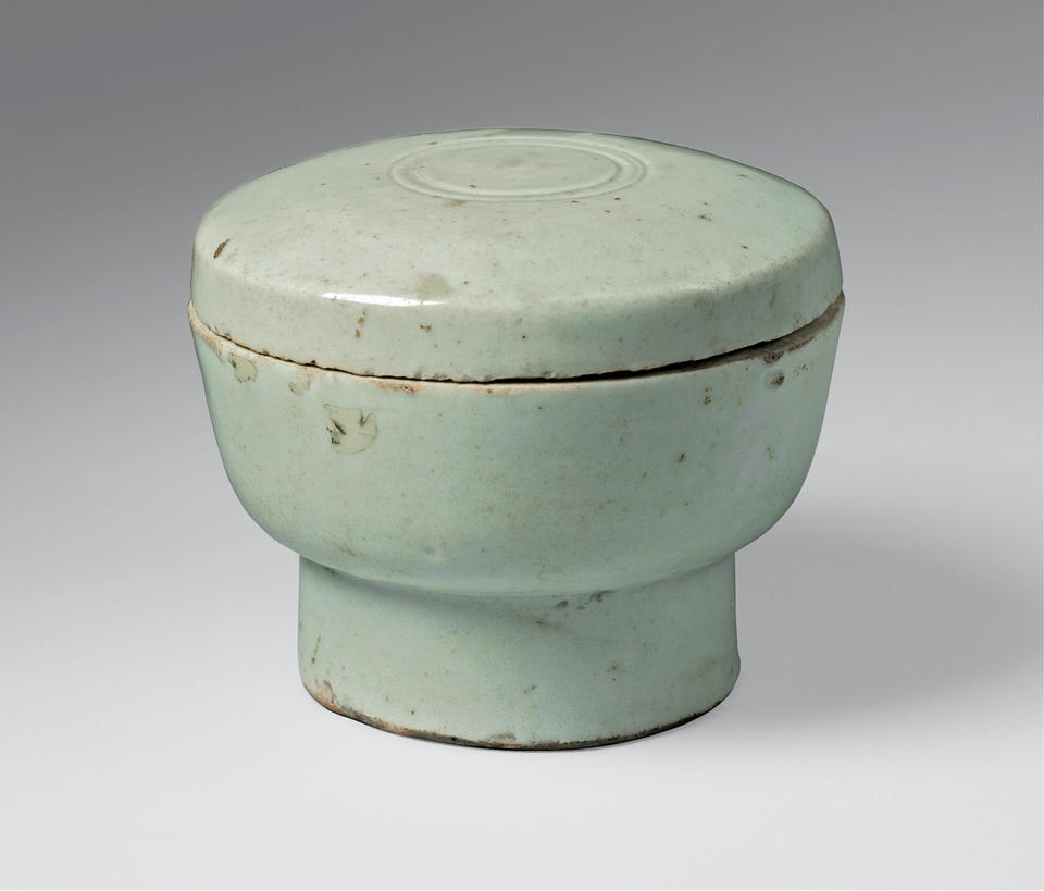 Covered bowl with tall foot